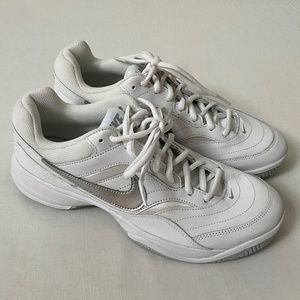 NWOB NIKE Leather Tennis Shoes Sneakers White Size 9.5W